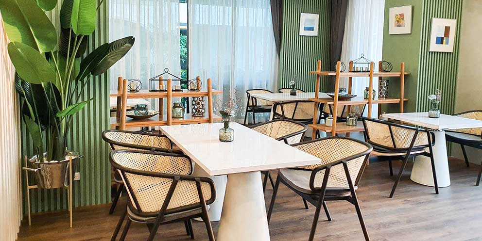All Day Cafe & Restaurant or Bay Lounge