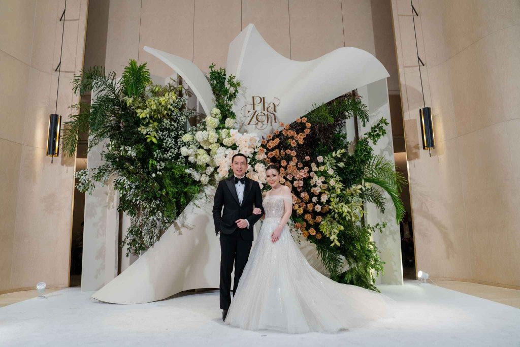 คู่บ่าวสาวภายในงานแต่งงาน